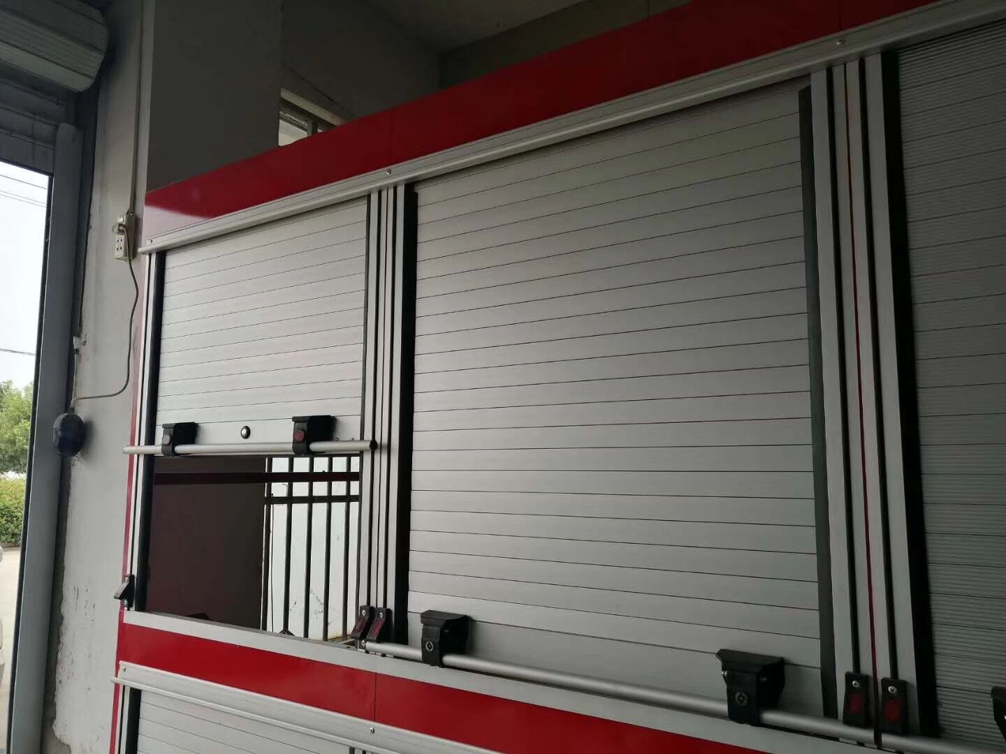 Roller Shutter for Small Vehicles With Drum